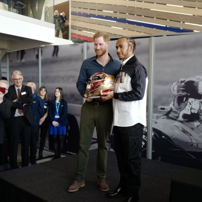 Λίγο πριν πάψει να είναι Πρίγκιπας: Ο Harry στο Μουσείο του Silverstone