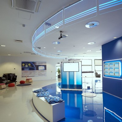 Τι δουλειά έχει ένα ενυδρείο στο εργοστάσιο της Jeep;