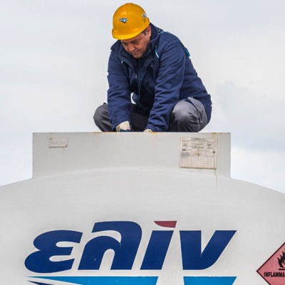 ΕΛΙΝΟΙΛ: Προσφορά 25.500 λίτρων πετρελαίου κίνησης στο Δήμο Αθηναίων