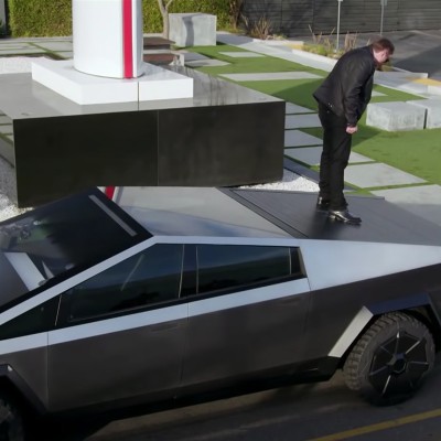 Ο Elon Musk, o Jay Leno και το Tesla Cybertruck (video)