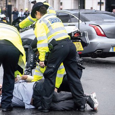 Αυτοκίνητο ασφαλείας έπεσε επάνω στην Jaguar XJ του Boris Johnson (video)