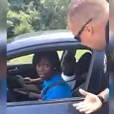 Αυτή την κίνηση του αστυνομικού δεν την περίμενε κανείς (video)