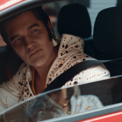 Ο Έλβις ζει και οδηγεί... Strada [Video]