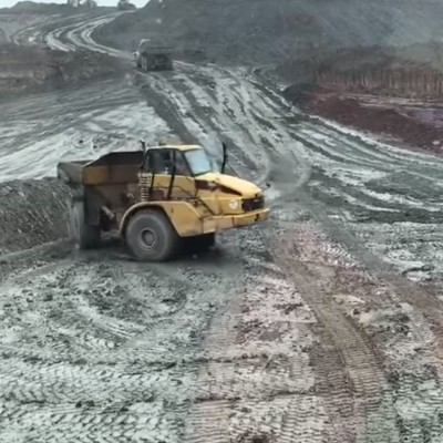 “Ντριφτάρισμα” με φορτηγό 40 τόνων! (Video)