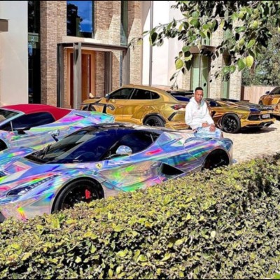 Για να δεις τη συλλογή αυτοκινήτων του Aubameyang χρειάζεσαι γυαλιά ηλίου