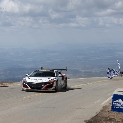Ανάβαση Pikes Peak: Βασιλιάς των υβριδικών το Acura NSX