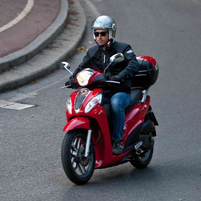 Με έκπτωση 250 ευρώ και άτοκο διακανονισμό το Kymco People One 125i CBS