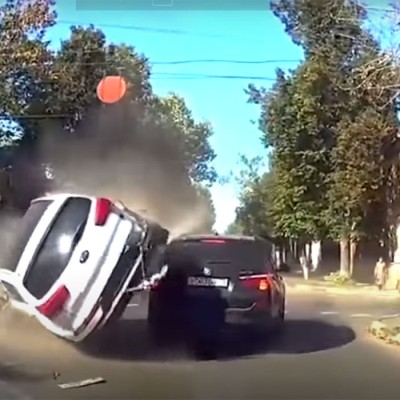 Κακές οδηγικές στιγμές από όλο τον κόσμο (video)