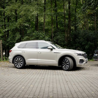 Τώρα το Touareg παρκάρει μόνο του, από το κινητό σου [Video]