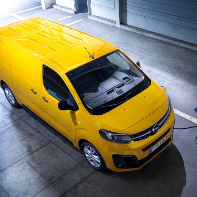 Στην κορυφή των Άλπεων με τα ηλεκτρικά van της Opel