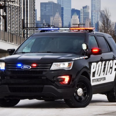 Δύο περιπολικά κάνουν κόντρα μεταξύ τους και συγκρούονται σε κατοικημένη περιοχή [Video]