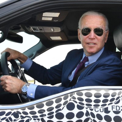 Ο πρόεδρος Joe Biden οδηγεί το ηλεκτρικό Ford F-150 Lightning [Video]