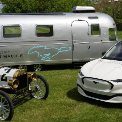 Το ηλεκτρικό Ford Mustang Mach-E βγαίνει σε περιοδεία μαζί με το εμβληματικό Model T