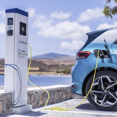 Εκατομμύρια ευρώ στο Κινούμαι Ηλεκτρικά – Ποιος πληρώνει αυτά τα χρήματα;