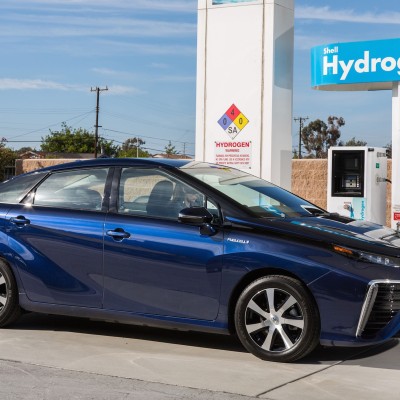 Θέλεις Toyota που να καίει υδρογόνο; Πωλείται στην Ελλάδα