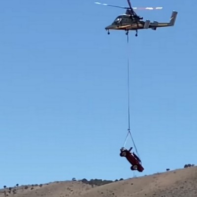 Τι θα συμβεί σε ένα Hilux αν πέσει από τα 3.000 μέτρα; [Video]