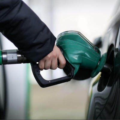 Ποια χώρα σταματά την πώληση οχημάτων με θερμικό κινητήρα από το 2035;