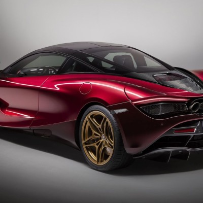 Λεωφόρος Ποσειδώνος: Τροχαίο ατύχημα με McLaren 720S Velocity (φωτογραφίες)