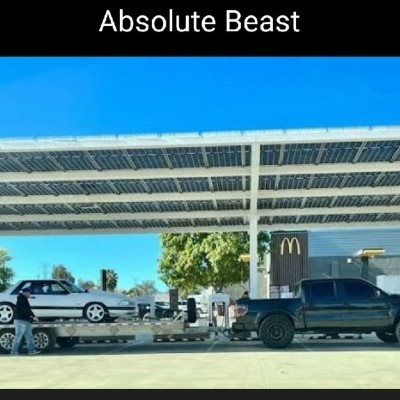 Επικό παρκάρισμα: Pick-up με τρέιλερ «κλείνει» 7 θέσεις φόρτισης!