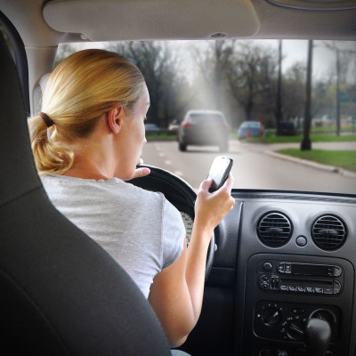 Στο στόχαστρο των Αρχών οι χρήστες τηλεφώνων στο αυτοκίνητο