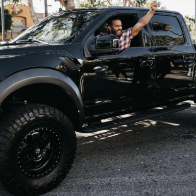 Ο “The Rock” χάρισε το προσωπικό του Ford F-150 VelociRaptor (video)