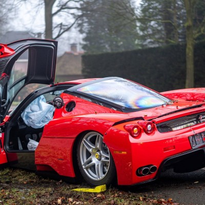 Πήρε τη θρυλική Ferrari Enzo για δοκιμή και την έκανε σμπαράλια [φωτογραφίες]