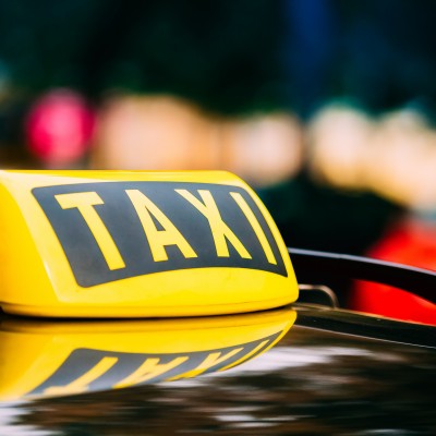 Σύσταση της ΕΕ: Καταργήστε το μονοπώλιο των ΤΑΧΙ