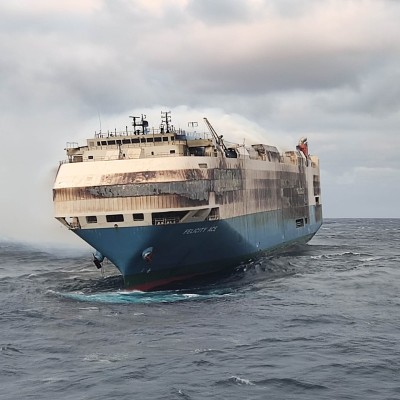 Τεράστια η ζημιά στο πλοίο που φλέγεται με τα αυτοκίνητα του ομίλου Volkswagen