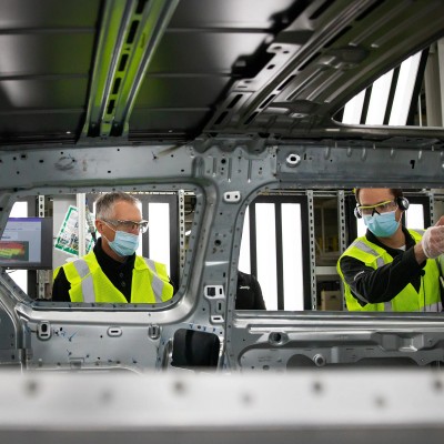 Carlos Tavares: Ανησυχώ, τα αυτοκίνητα ακριβαίνουν πολύ