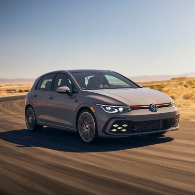 79χρονη αγοράζει Golf GTI. Για πέμπτη συνεχή φορά! [video]