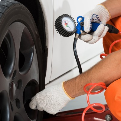 Πίεση των ελαστικών: Να τη μειώσω το καλοκαίρι ή όχι - Τι είναι το σωστό;