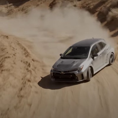 Toyota GR Corolla: Ακόμα δεν βγήκε, ντριφτάρει σε πίστες και χώμα [video]