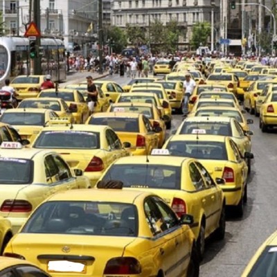 Οδηγοί TAXI: Λιγότεροι φόροι ή Διπλάσια «σημαία»; Τι ζητούν για να μην τα κλειδώσουν