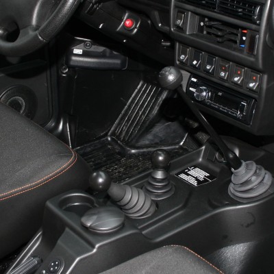 Γιατί το LADA Niva έχει τρεις μοχλούς «ταχυτήτων»;