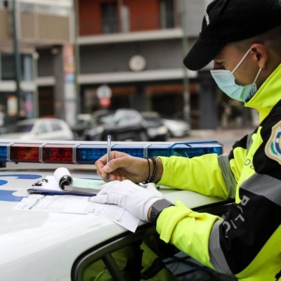 Τέλος τα ροζ χαρτάκια – Οι κλήσεις της Τροχαίας γίνονται ηλεκτρονικές