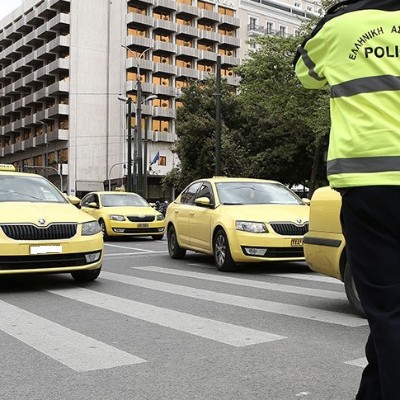 Έφοδος της αστυνομίας σε πιάτσες TAXI – «Έβρεξε» μεγάλα πρόστιμα