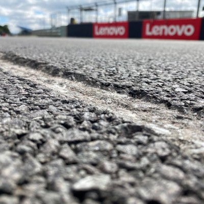 Δείτε τι έπαθε η άσφαλτος στο Silverstone στο ατύχημα του Zhou