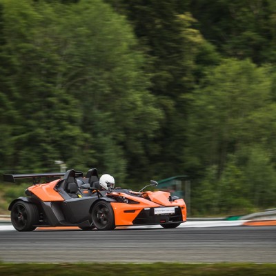 GOCAR Magazine #104: Αποκλειστικό – Στην πίστα του Brno με KTM X-Bow