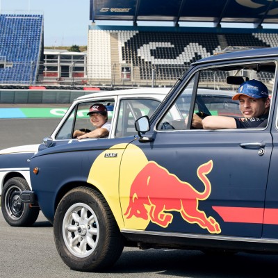 Ο Verstappen κερδίζει ακόμα και με την όπισθεν! [video]