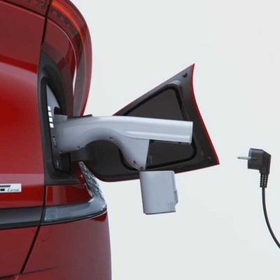 Απίστευτο: Γιατρός κάνει εγχείρηση με ρεύμα από ηλεκτρικό αυτοκίνητο!