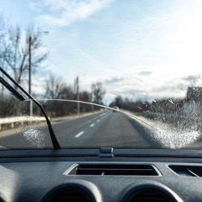 Γιατί τρίζουν οι υαλοκαθαριστήρες αυτοκινήτου; Τα 5 πράγματα που πρέπει να ξέρεις