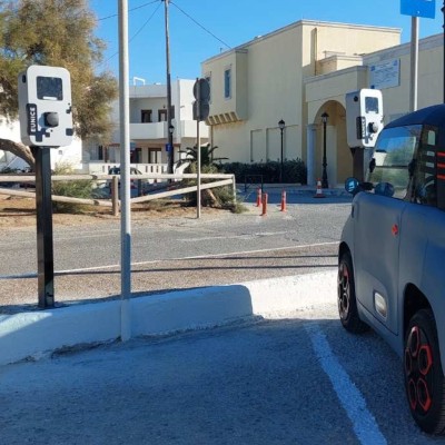 Σε ποιο νησί μπήκαν ελληνικοί φορτιστές για ηλεκτρικά αυτοκίνητα;