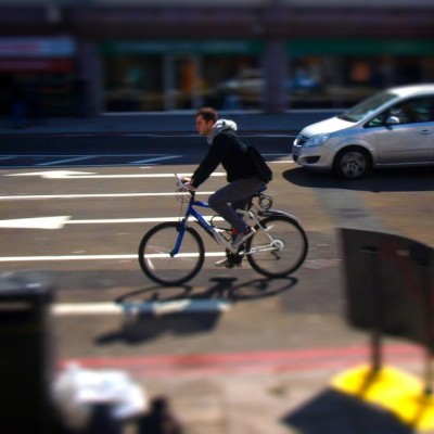 Μπορώ να κάνω ποδήλατο στον δρόμο; Είναι νόμιμο;