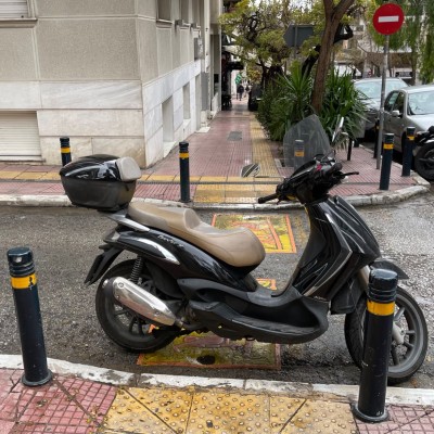Ράμπες ΑμεΑ, νέα πεζοδρόμια και αισθητήρες – Τι αλλάζει στην Αθήνα