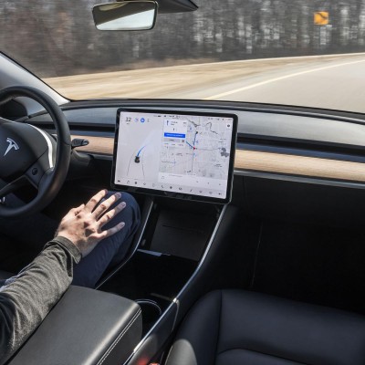 Τον πήρε ο ύπνος και το Tesla συνέχισε μόνο του!