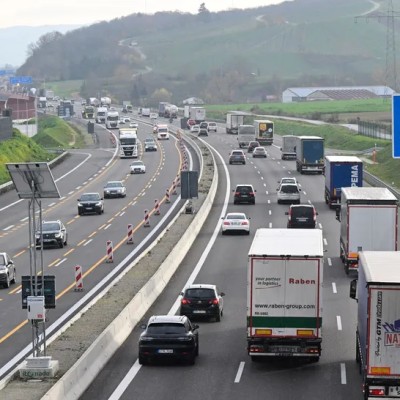 Το ηλεκτρικό που διασχίζει όλη τη Γερμανία με μία φόρτιση - Πωλείται και στην Ελλάδα