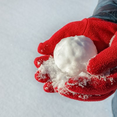 Βόλος: Συνελήφθη 15χρονος για… χιονόμπαλες!