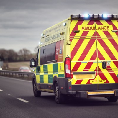 Video: Τι κάνουν οι Γερμανοί οδηγοί όταν ακούν σειρήνα ασθενοφόρου;