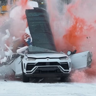 Διέλυσε ολοκαίνουρια Lamborghini για να το γιορτάσει – Δείτε πως [video]