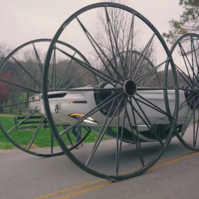 Το ανάποδο Tesla Model 3 που έγινε viral [video]